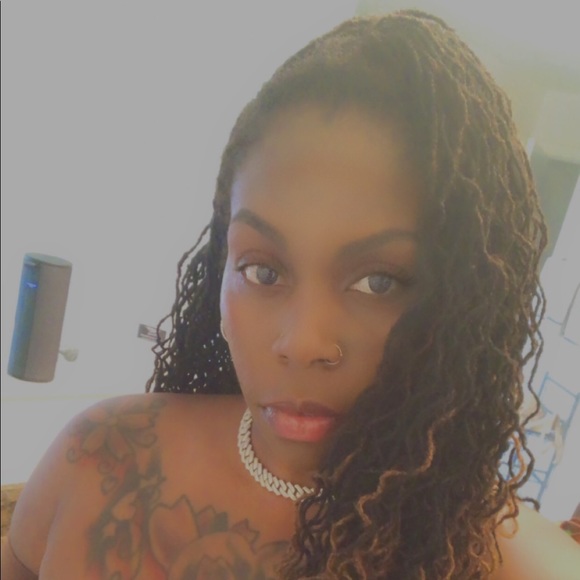 Meet your Posher, Danielle - Picture 1 of 1